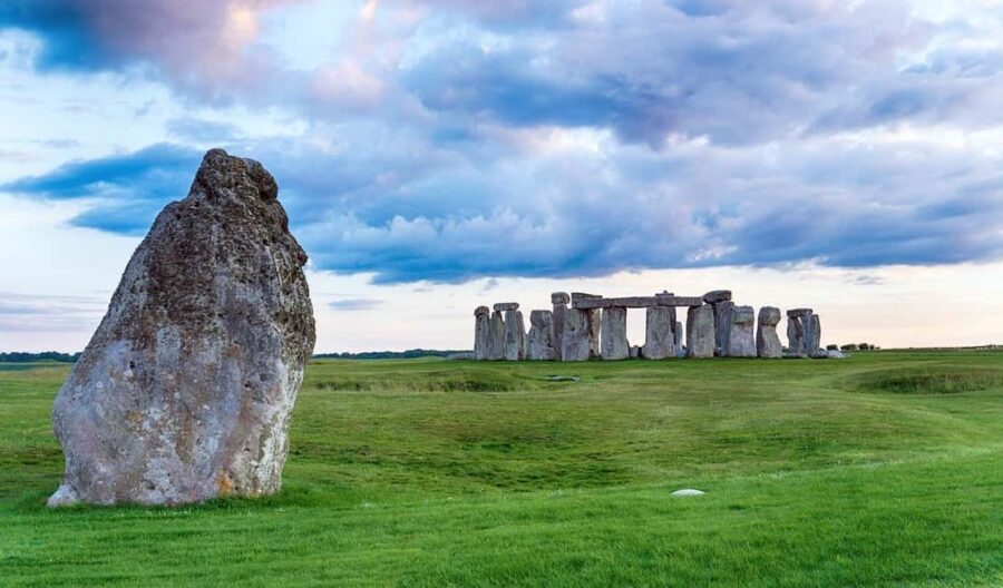 Oxford: Archaeologist Guide - Stonehenge & Bath Private Tour - Stonehenge: The Monumental Mystery