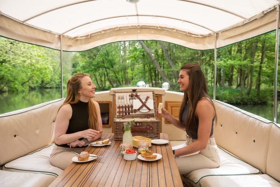 Oxford: Scenic Sightseeing Cruise with Gourmet Picnic - The Picnic Experience