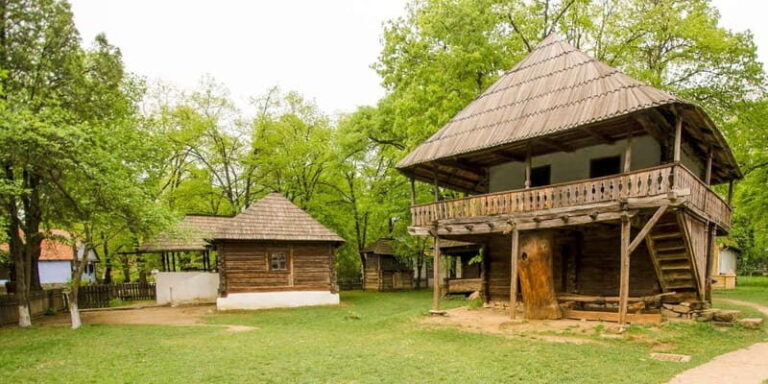 Palace of the Parliament, Village Museum & Ceauescu Mansion - Practical Details: How It Works