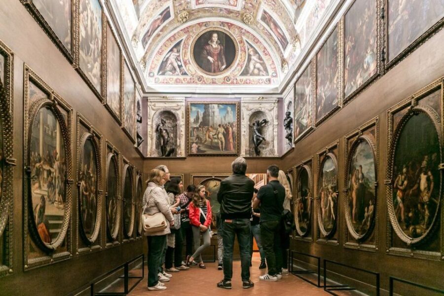 Palazzo Vecchio: Skip-the-Line Entry and Secret Passage Tour - The Experience in Practice
