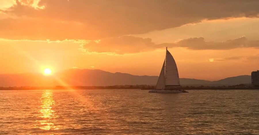 Palma de Mallorca: Sunset Sailing Catamaran Trip with Drink - What’s the Experience Like?