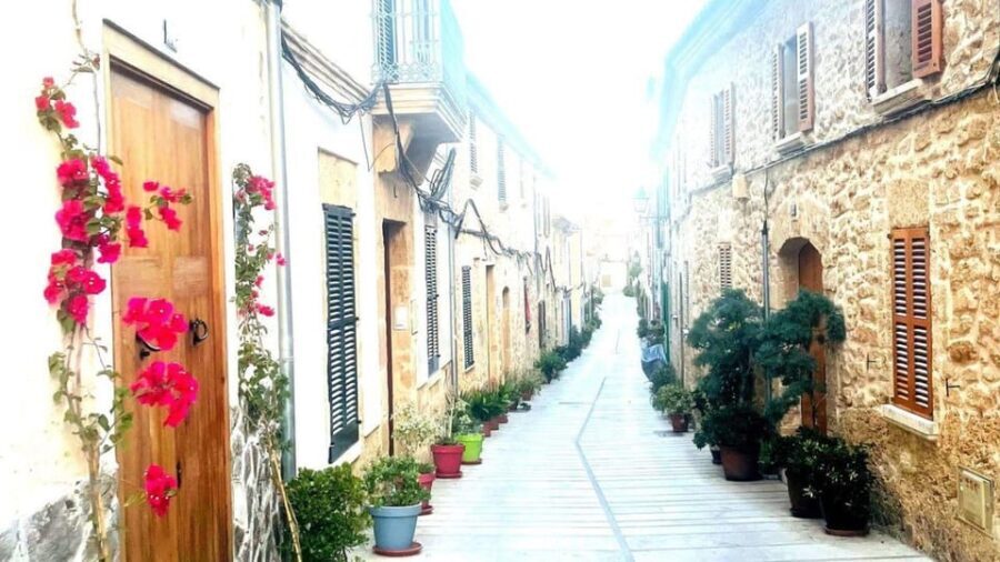 Palma: "FunForTwo", creative relationship game and city walk - What Makes This Experience Special?