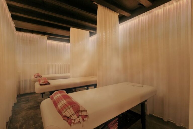 Palma: Hammam Bath Session with Massage Options - The Baths: A Symphony of Temperatures and Sensations