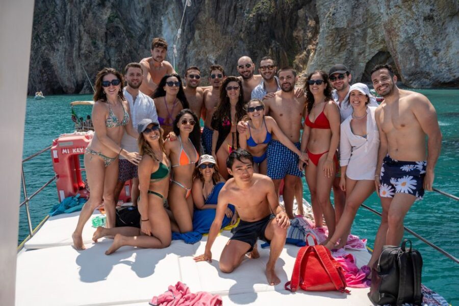 Palmarola: Boat tour with lunch on board - First Stop: Palmarola’s Rugged Beauty