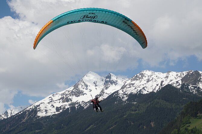 Paragliding experience in Fulpmes in the Stubai Valley - The Highlights of the Tour