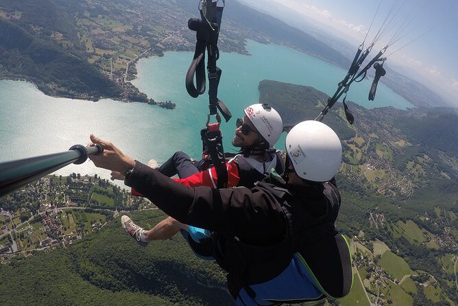 Paragliding Performance flight over the magnificent Lake Annecy - Price and Value
