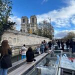 Paris: 1-Hour Seine Cruise departing from the Eiffel Tower - Inside the Boat: Commentary and Interaction
