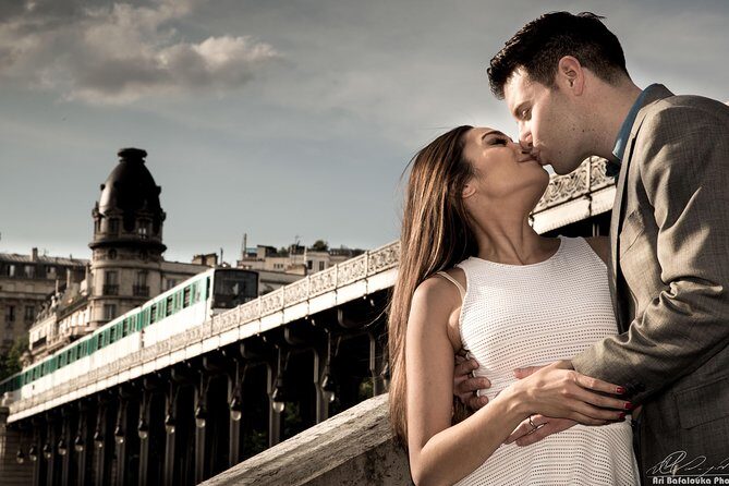 Paris 2-Hour Eiffel Tower Walking Tour with Professional Photo Shoot - Real Voices from Travelers