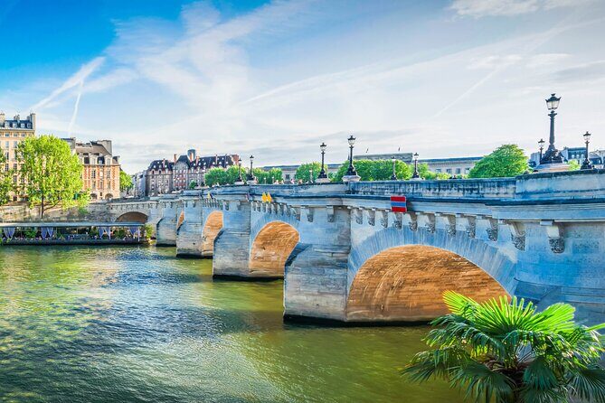 Paris: 3 hours Tour with an APP - How the App Experience Plays Out