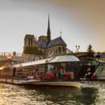 Paris: 4-Course Dinner Cruise on Seine River with Live Music - What the Reviews Say