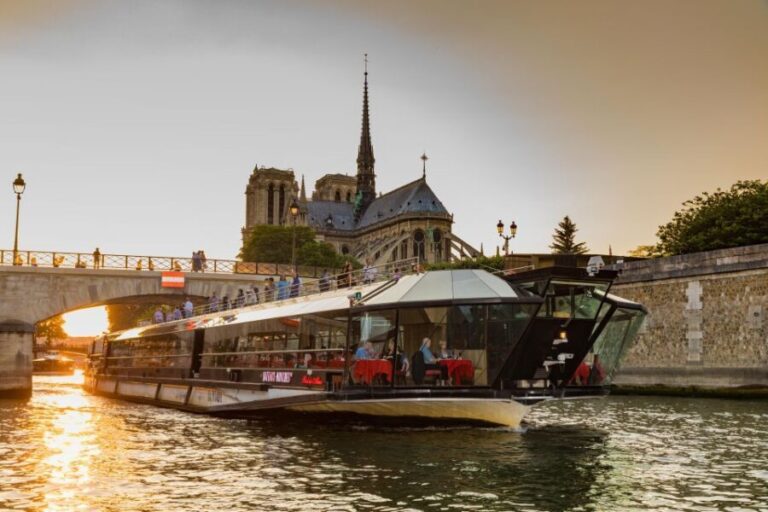 Paris: 4-Course Dinner Cruise on Seine River with Live Music - What the Reviews Say