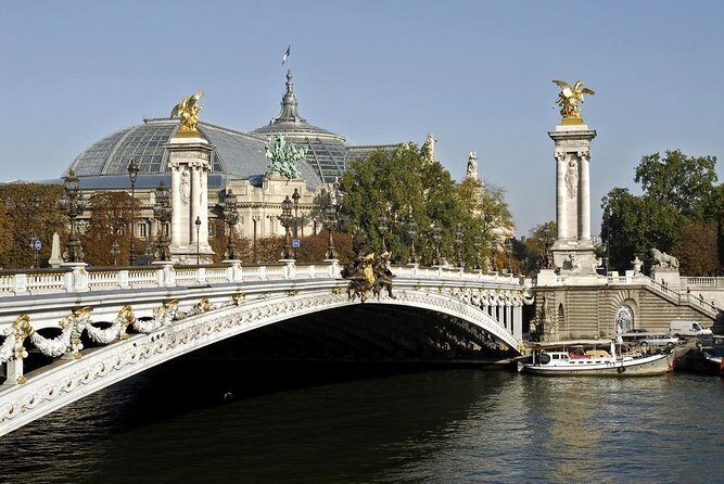 Paris Capitaine Fracasse 3 Course Seine River Dinner Cruise - FAQs