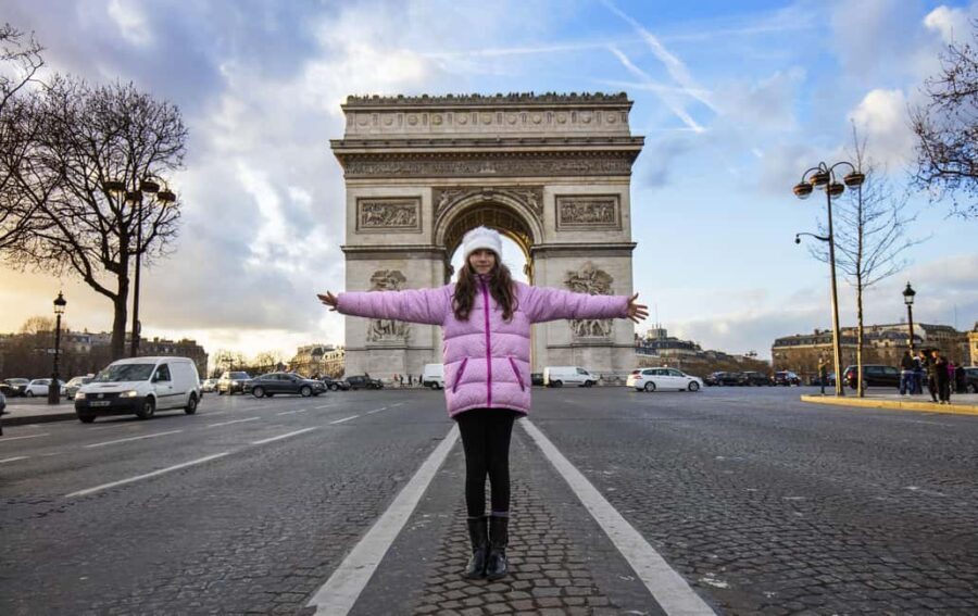 Paris: Champs-Élysées Christmas Lights Tour with Tastings - Sights and Landmarks