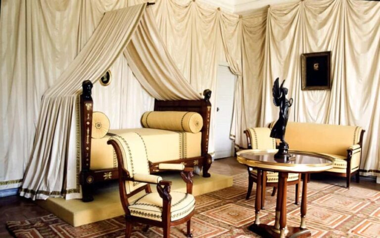 Paris: Château de Malmaisons Self-Guided Tour with Transfers - What Makes This Tour Stand Out