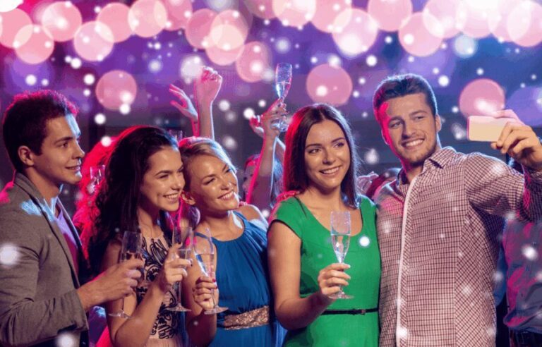 Paris: Christmas & New Year Lunch or Dinner Cruise - What People Love and What to Watch Out For