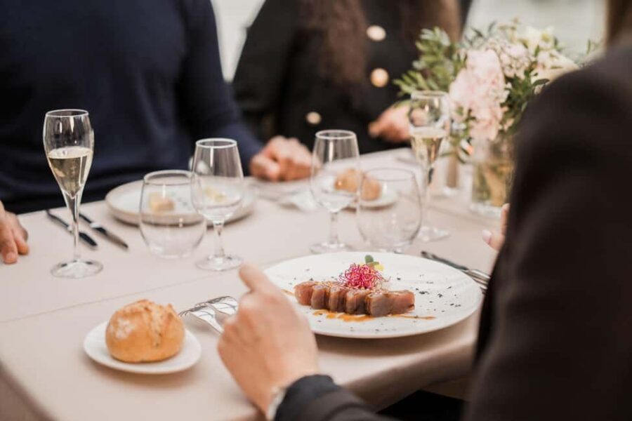 Paris : Christmas Special Lunch Cruise on the Seine River - Food and Drink