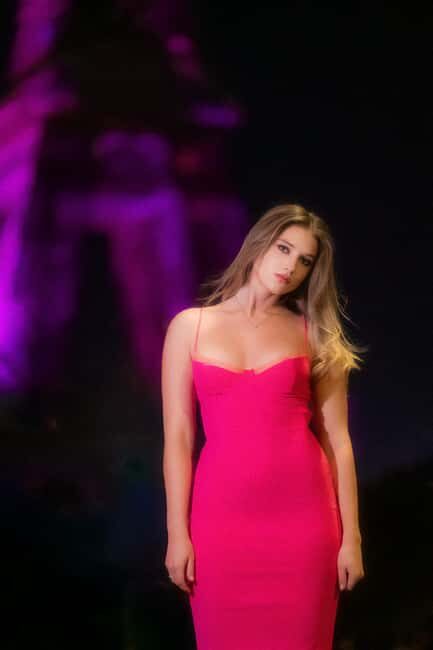 Paris: Eiffel Tower Night Photoshoot with 10 High End Edits - Detailed Breakdown of the Experience