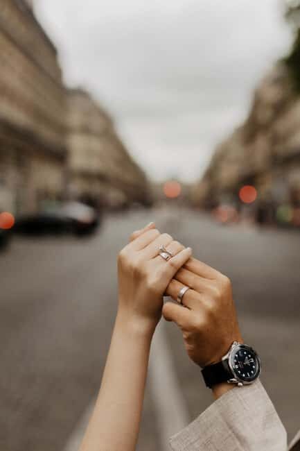 Paris: Eiffel Tower Photoshoot with Online Gallery - How the Packages Differ