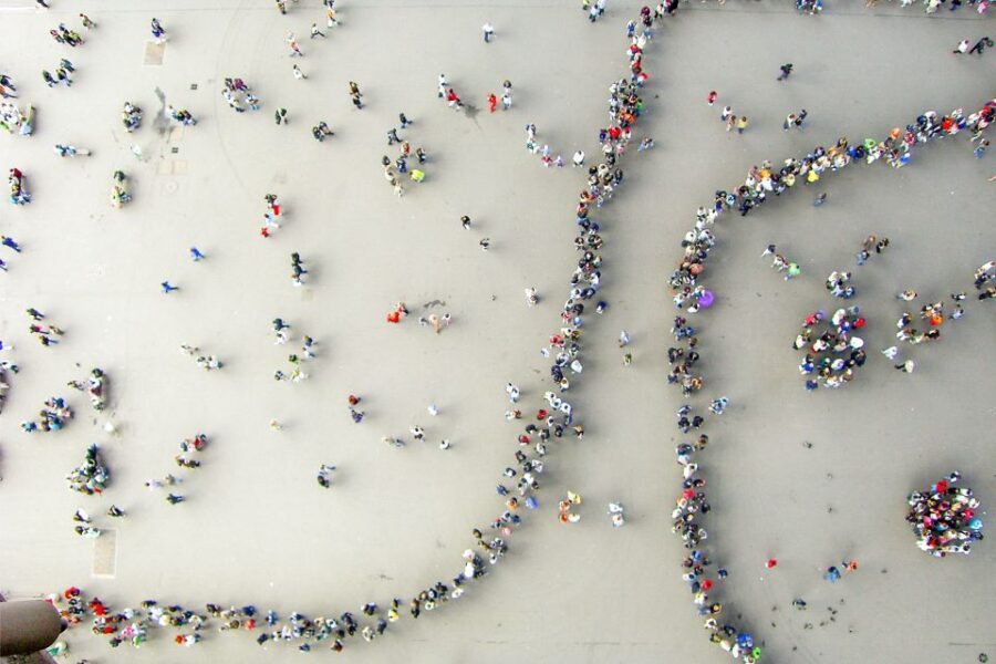 Paris: Eiffel Tower Summit or Second Floor Access - Guides and Commentary: Why They Matter