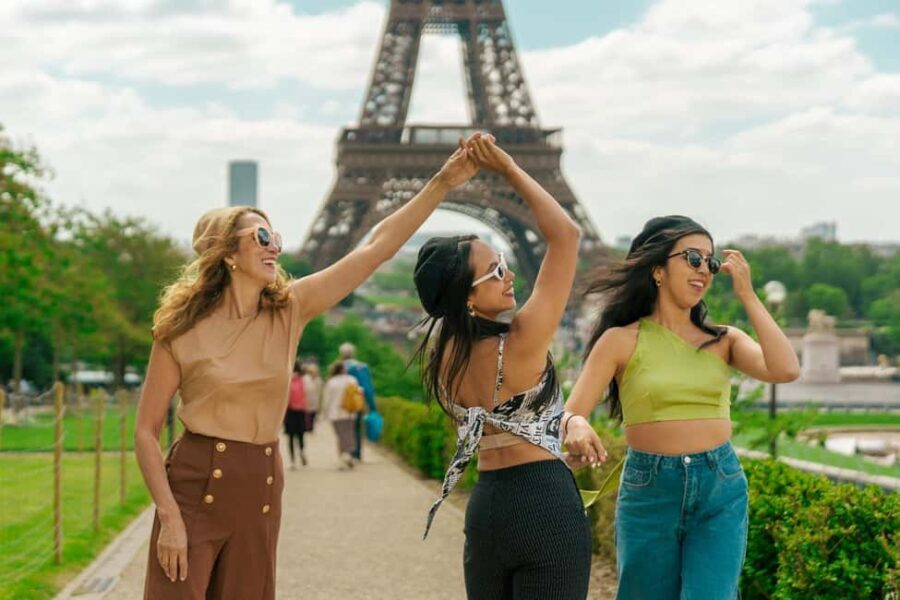 Paris: Eiffel Tower Vintage Photoshoot - Why This Photoshoot Works Well for Different Types of Travelers