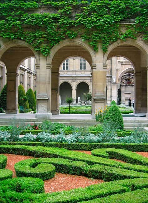 Paris: Exclusive Walking Guided Tour of the Marais - Who Should Consider This Tour?