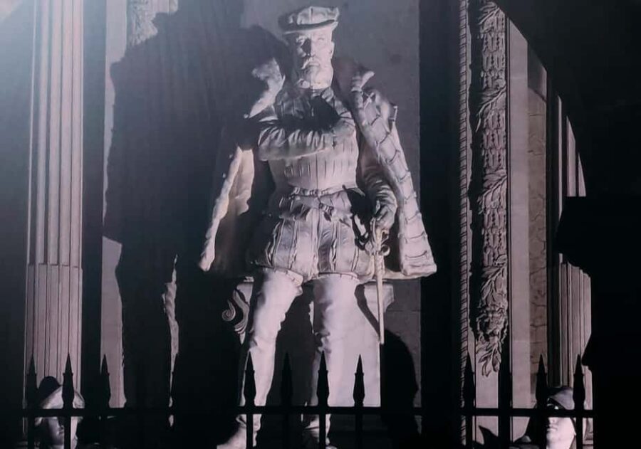 Paris: French Monarchy Intrigues Walking Tour - Segment 1: The Start at Pont des Arts