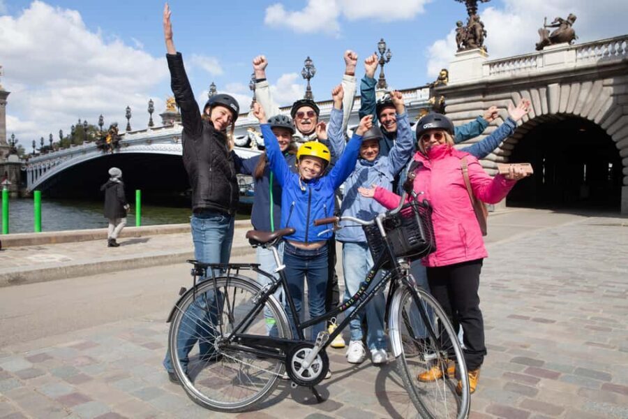 Paris: Guided Bike Tour of Must-See Sights - Key Points