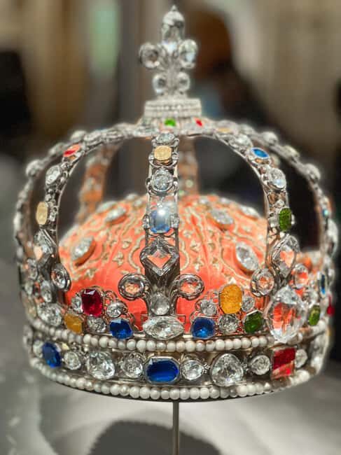 Paris: Guided tour in PORTUGUESE at the Louvre-semi-private - The itinerary in detail