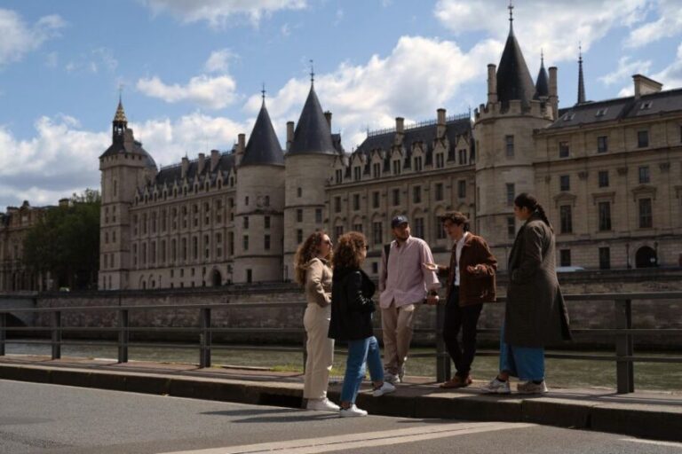 Paris Halloween Walking Tour: Ghost Stories (Small Group) - Who Should Consider This Tour?