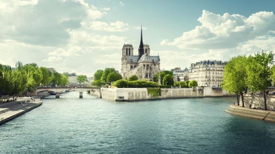 Paris : Historic Heart of Paris: Île de la Cité Walking Tour - The Experience and Its Value