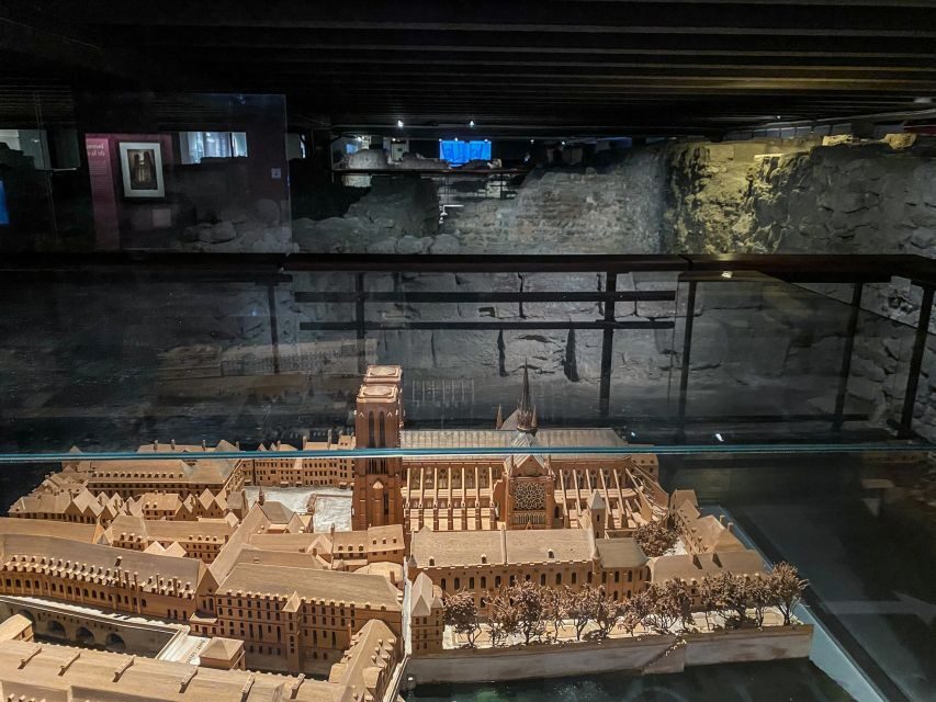 Paris: Île de la Cité and Notre-Dame Walking Tour With Crypt - What Travelers Are Saying
