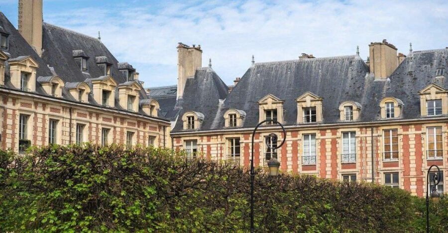 Paris: Le Marais Highlights Guided Small Group Walking Tour - Walking Through Historic Walls and Private Mansions