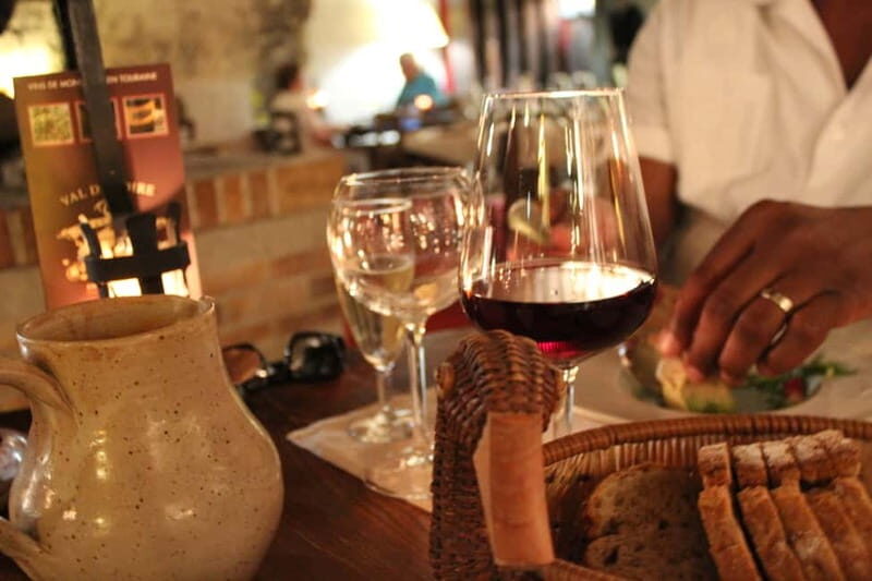 Paris: Loire Valley Castles Tour with Wine Tasting - Exploring Château de Chenonceau