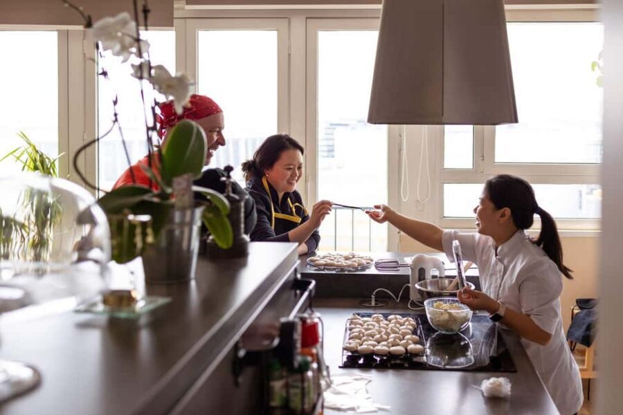 Paris: Macarons class in a parisian home - FAQs