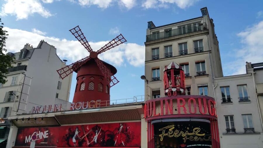 Paris: Montmartre Guided Walking Tour and Seine River Cruise - The Seine River Cruise: A Relaxed End to the Tour