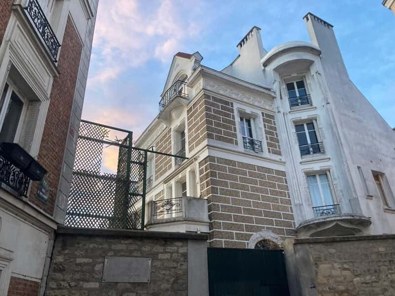 Paris: Montmartre Guided Walking Tour with Tastings - The Itinerary in Detail