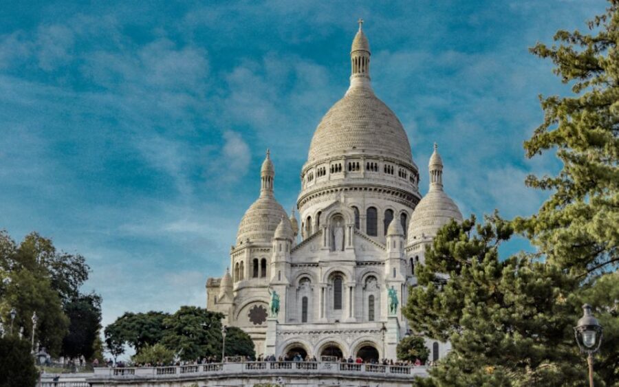 Paris: Montmartre Walking Tour with Sacré-Cur Entry Option - What Sets This Tour Apart