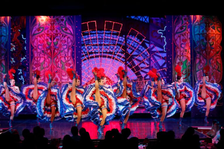 Paris: Moulin Rouge Dinner Show, Champagne, and Transport - What Makes This Tour Stand Out?