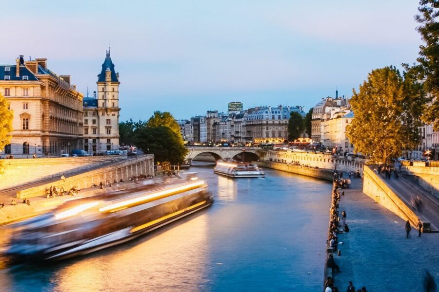 Paris: Night River Cruise On The Seine With Waffle Tasting - Who Is This Tour For?