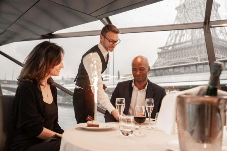 Paris : NYE Special Diner Cruise on the Seine River - What Do Reviews Say?