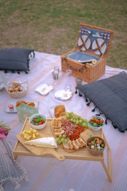 Paris: Picnic experience in front of the Eiffel Tower - What’s Included and What’s Not
