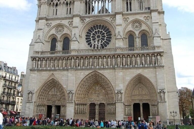 Paris: Private Custom Walking tour with A Local Guide - What to Expect from the Tour