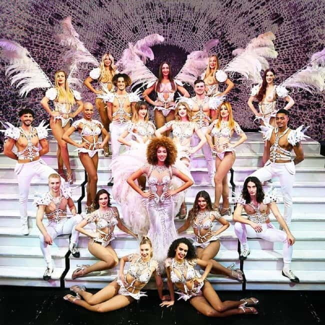 Paris: Seine Yacht Hotel Stay & Paradis Latin Cabaret show - Important Details and Practical Tips