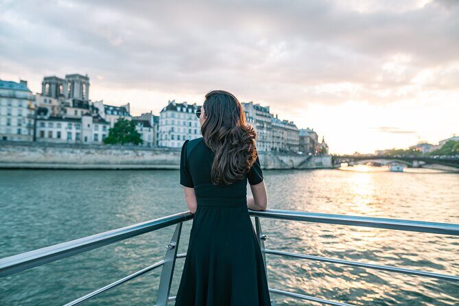 Paris Sightseeing Cruise with Champagne by Bateaux Mouches - The Champagne Experience