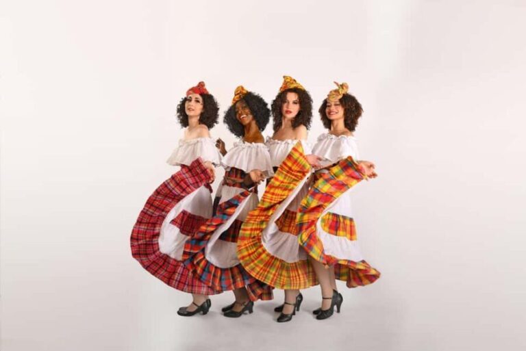 Paris - St Valentin Romantic Dinner Cruise on the Seine - How Does It Compare?