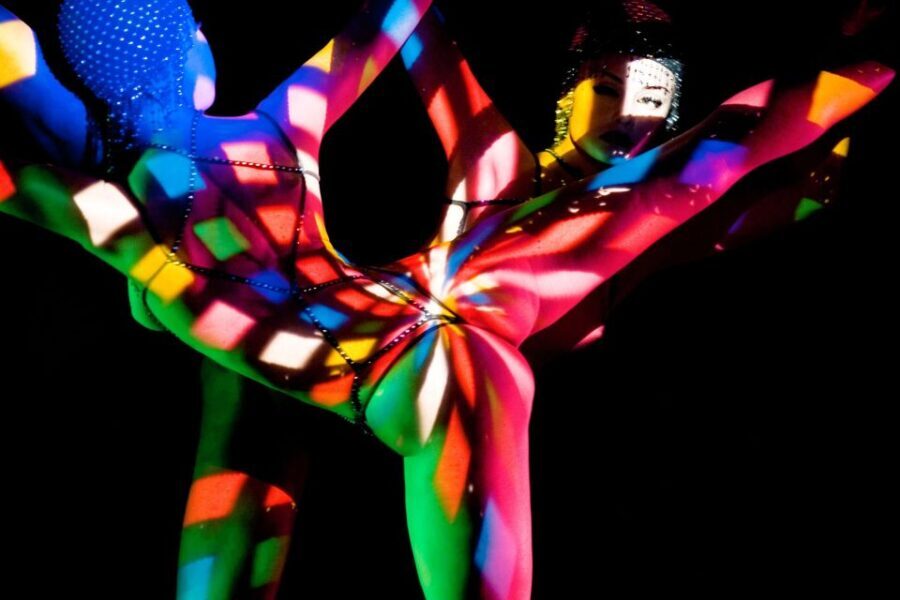 Paris: The Crazy Experience, a VIP tour of the Cabaret - The Backstage Tour: Behind the Curtain