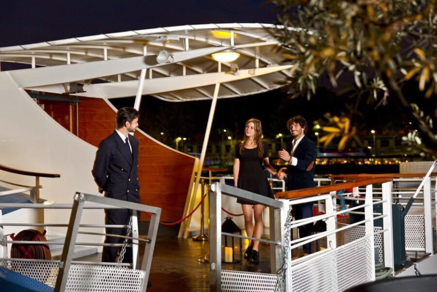 Paris: Valentine's Day Dinner Cruise on the Seine River - The Real Stories: What Travelers Say