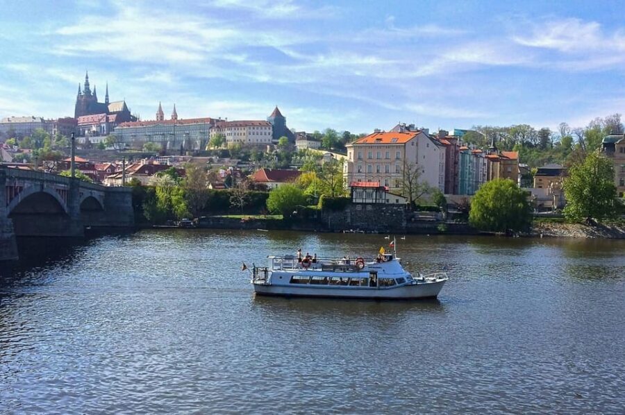 Party in Prague: Private River Cruise with Unlimited Drinks - Price and Value