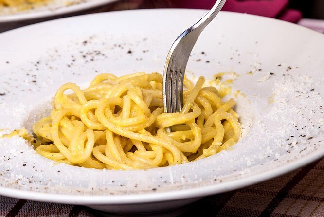 Pasta, Pizza & Gelato Food Tour in the Heart of Ancient Rome - The Guide and the Experience