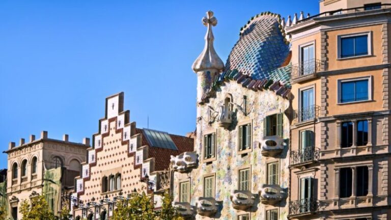 Pedrera, Casa Batlló, Gothic Quarter Photo Walk - What’s Included and What to Know